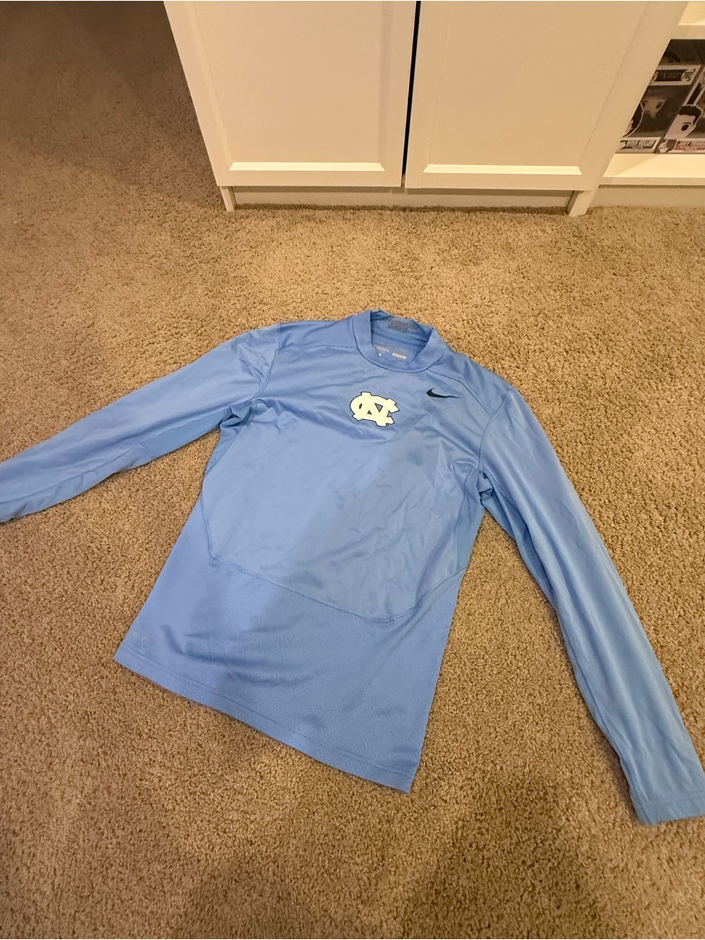 Nike Men’s Long Sleeve Performance Shirt in Carolina Blue with UNC Logo